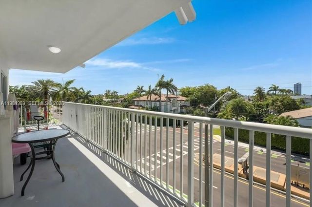 3527 NE 168th Street 409, North Miami Beach, FL 33160