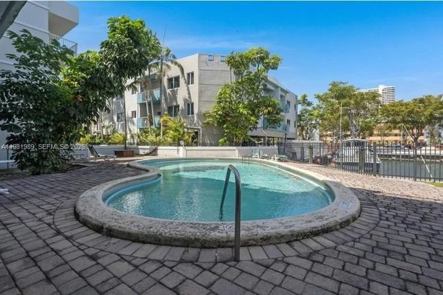 3527 NE 168th Street 409, North Miami Beach, FL 33160