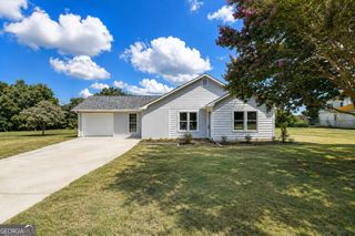 2725 Milton Bryan Drive, Loganville, GA 30052