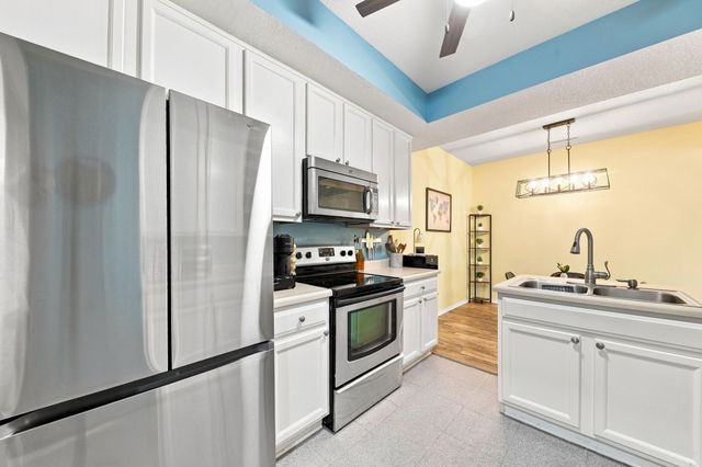 500 N Valley Drive 206, Des Moines, IA 50312