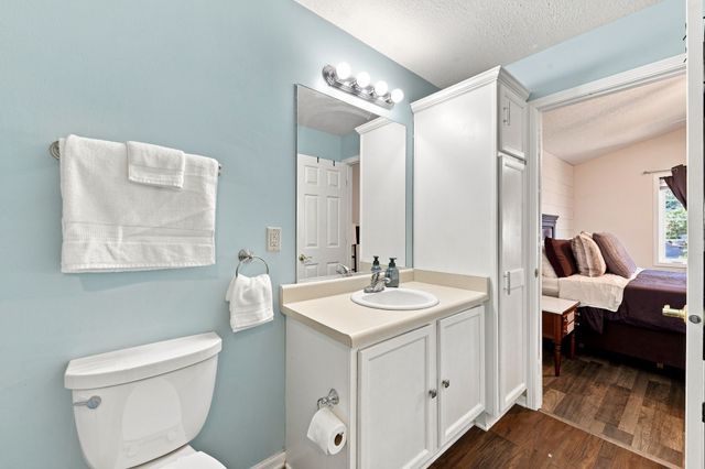 500 N Valley Drive 206, Des Moines, IA 50312