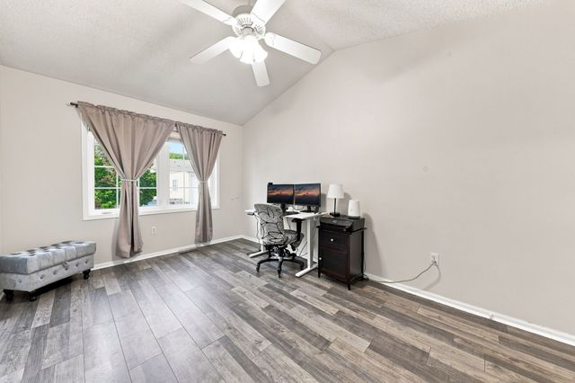 500 N Valley Drive 206, Des Moines, IA 50312