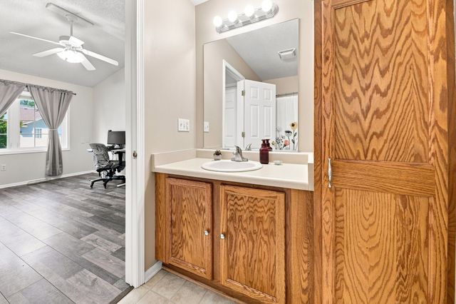 500 N Valley Drive 206, Des Moines, IA 50312