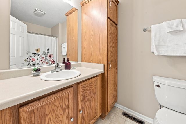 500 N Valley Drive 206, Des Moines, IA 50312