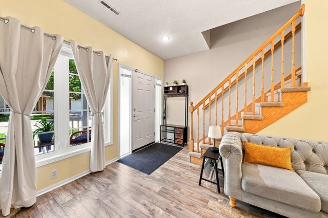 500 N Valley Drive 206, Des Moines, IA 50312