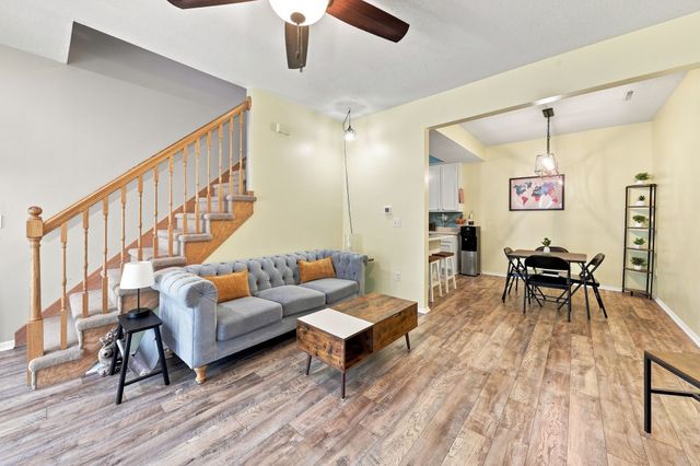 500 N Valley Drive 206, Des Moines, IA 50312