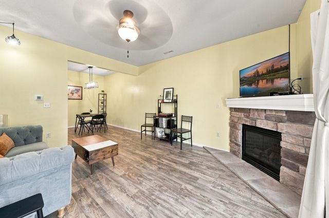 500 N Valley Drive 206, Des Moines, IA 50312
