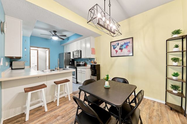 500 N Valley Drive 206, Des Moines, IA 50312