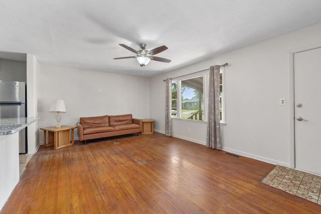 2357 S Walnut St, Wichita, KS 67213