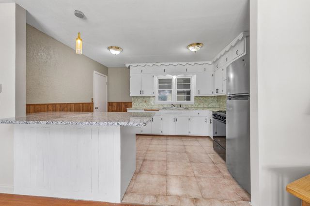 2357 S Walnut St, Wichita, KS 67213