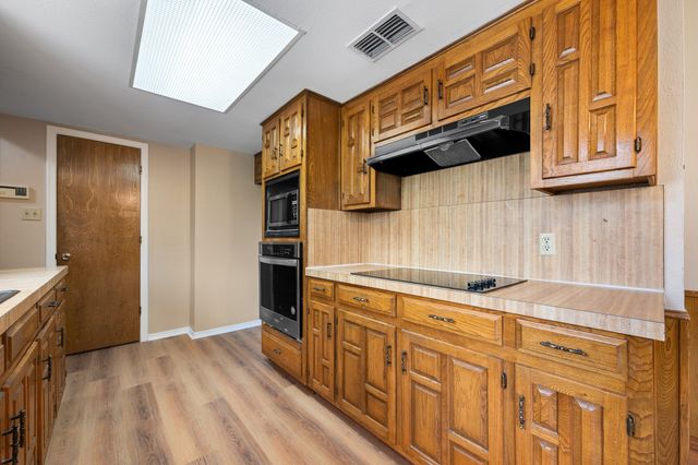 210 Iroquois Lane, Waxahachie, TX 75165