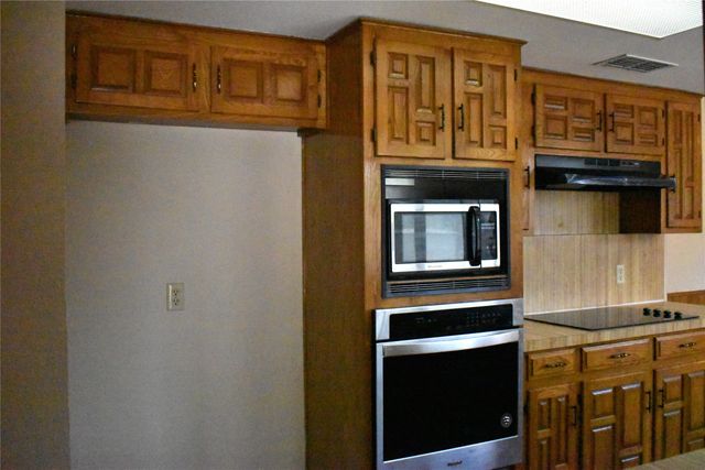 210 Iroquois Lane, Waxahachie, TX 75165