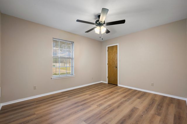 210 Iroquois Lane, Waxahachie, TX 75165