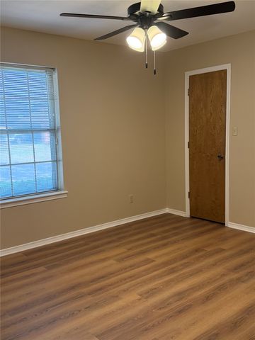 210 Iroquois Lane, Waxahachie, TX 75165