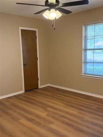 210 Iroquois Lane, Waxahachie, TX 75165