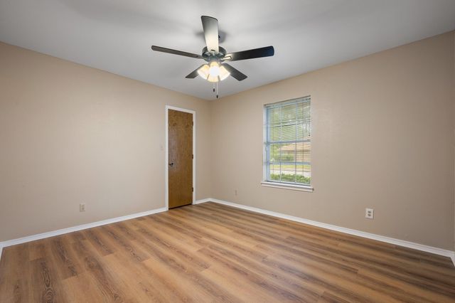 210 Iroquois Lane, Waxahachie, TX 75165