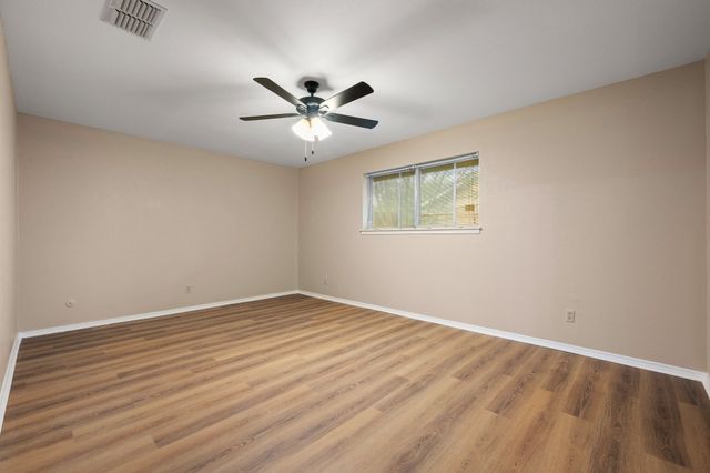 210 Iroquois Lane, Waxahachie, TX 75165