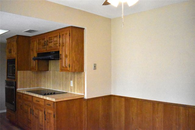 210 Iroquois Lane, Waxahachie, TX 75165