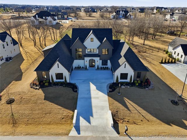 17802 E Patriot Drive, Owasso, OK 74055