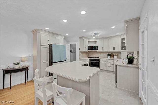 68305 Rolling Acres Drive, St Clairsville, OH 43950