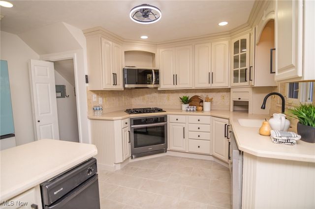 68305 Rolling Acres Drive, St Clairsville, OH 43950