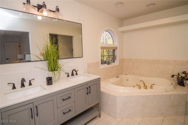 68305 Rolling Acres Drive, St Clairsville, OH 43950