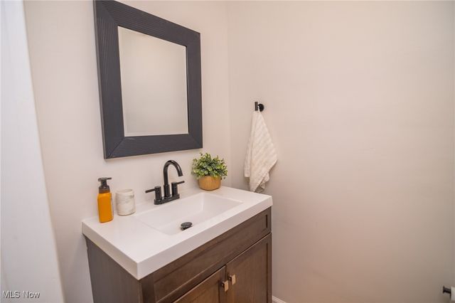 68305 Rolling Acres Drive, St Clairsville, OH 43950