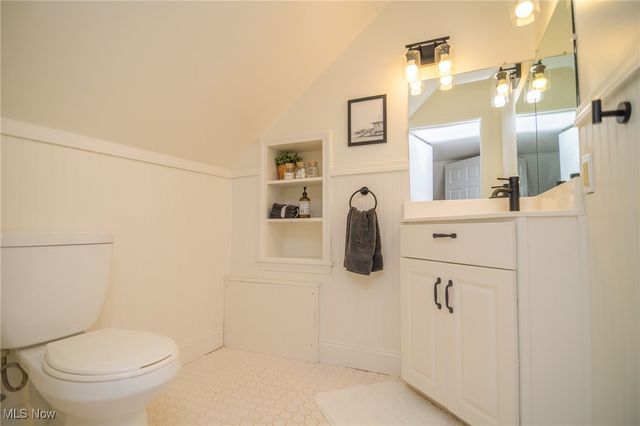 68305 Rolling Acres Drive, St Clairsville, OH 43950