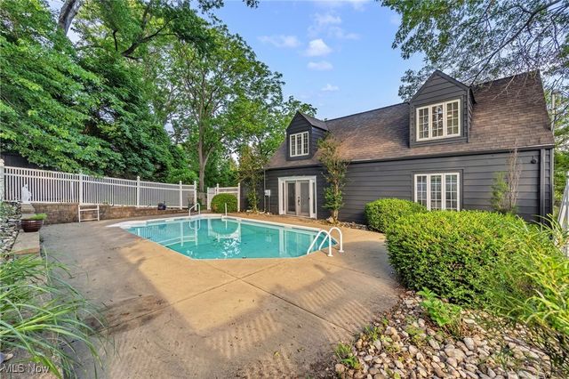 68305 Rolling Acres Drive, St Clairsville, OH 43950