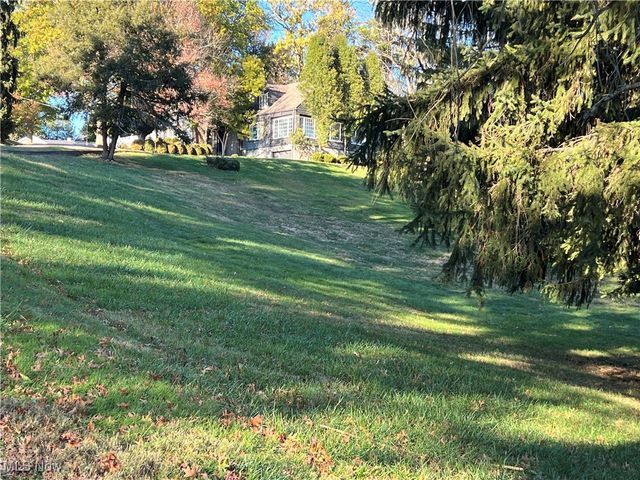 68305 Rolling Acres Drive, St Clairsville, OH 43950