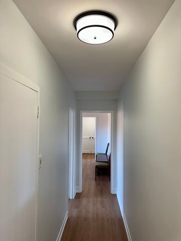 1585 Ridge Avenue 301, Evanston, IL 60201