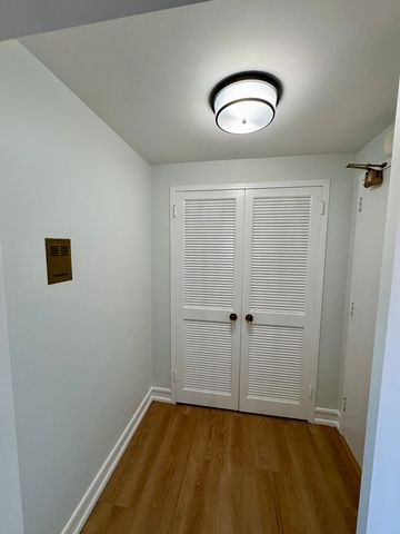 1585 Ridge Avenue 301, Evanston, IL 60201