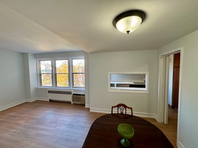 1585 Ridge Avenue 301, Evanston, IL 60201