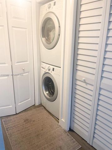 177 Lakeview Drive 104, Weston, FL 33326