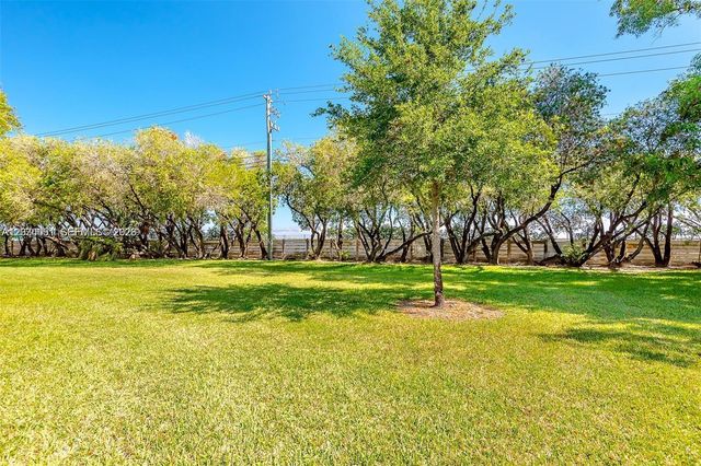 177 Lakeview Drive 104, Weston, FL 33326