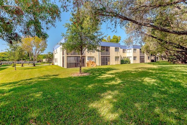 177 Lakeview Drive 104, Weston, FL 33326