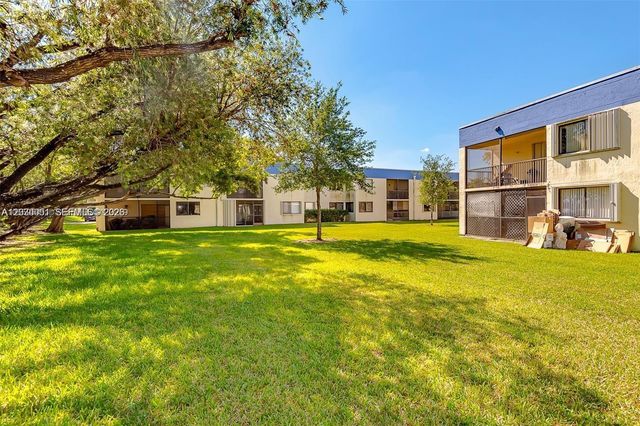 177 Lakeview Drive 104, Weston, FL 33326