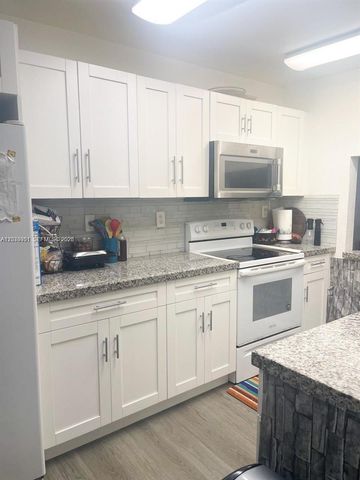 177 Lakeview Drive 104, Weston, FL 33326
