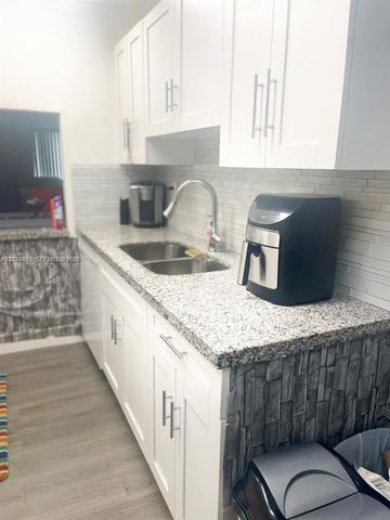 177 Lakeview Drive 104, Weston, FL 33326