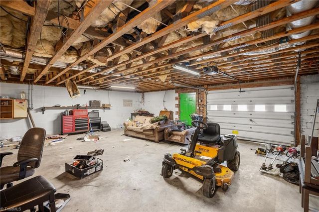 343 Pin Oak Drive, Clemmons, NC 27012