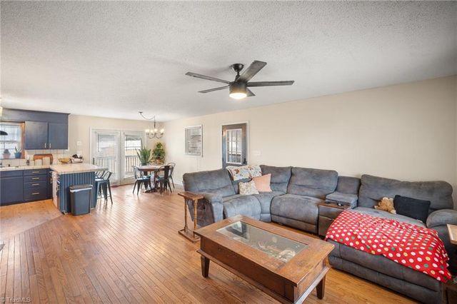 343 Pin Oak Drive, Clemmons, NC 27012