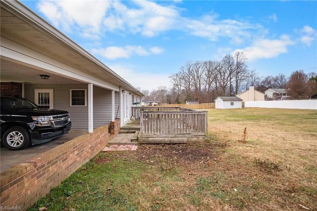 343 Pin Oak Drive, Clemmons, NC 27012