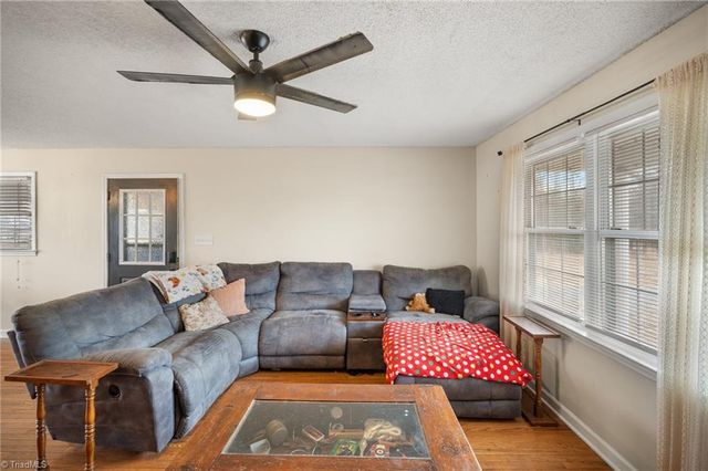 343 Pin Oak Drive, Clemmons, NC 27012