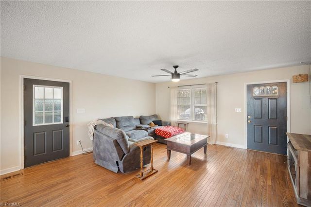 343 Pin Oak Drive, Clemmons, NC 27012