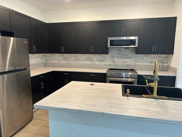 13416 SW 287th St A, Homestead, FL 33033