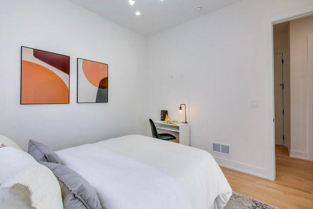 5428 N Winthrop Avenue 203, Chicago, IL 60640