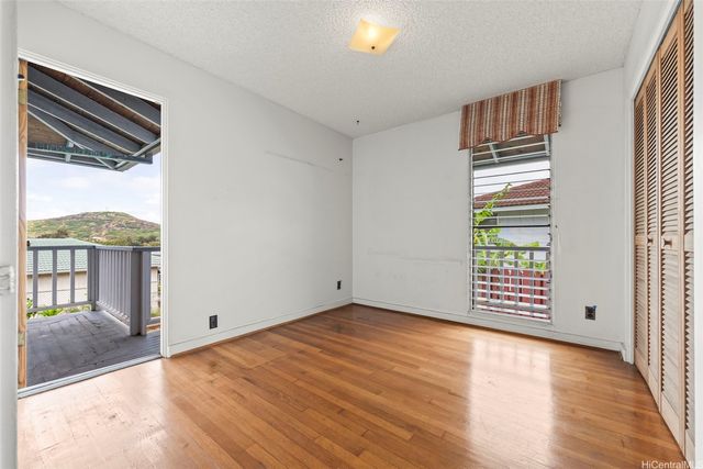 1360 Ala Puumalu Street, Honolulu, HI 96818