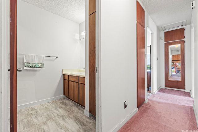 1360 Ala Puumalu Street, Honolulu, HI 96818