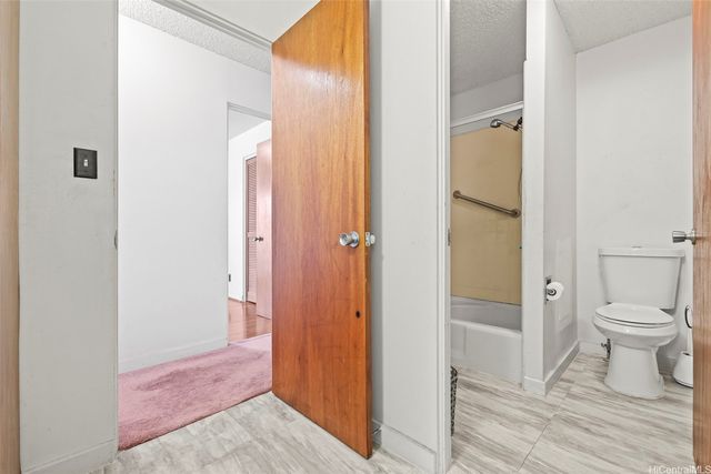1360 Ala Puumalu Street, Honolulu, HI 96818