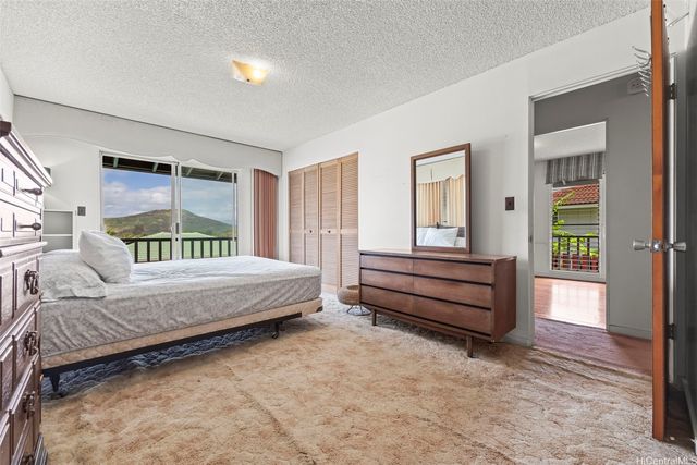 1360 Ala Puumalu Street, Honolulu, HI 96818